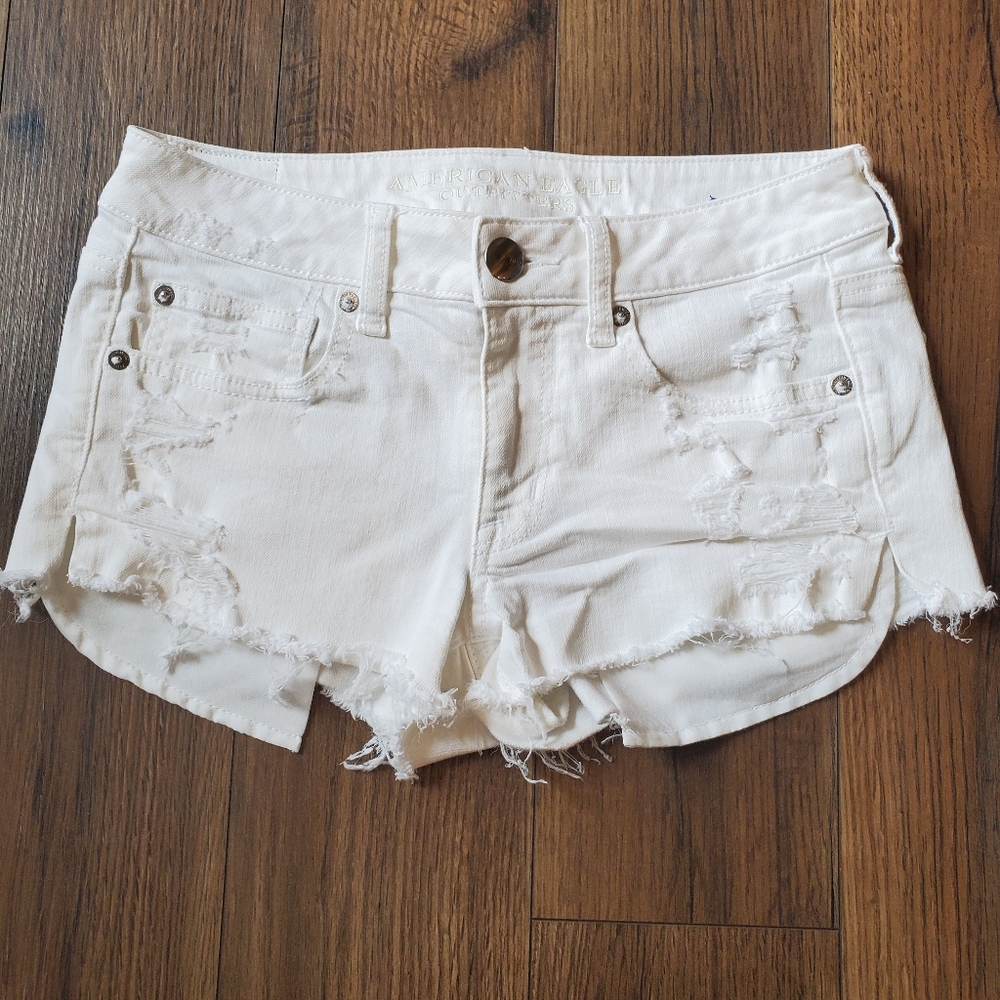 American eagle white shorts size 6